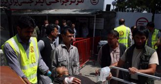 Copertina di Afghanistan, autobomba esplode a Kabul: almeno 95 feriti, talebani rivendicano attacco