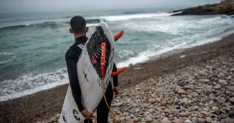 Copertina di Sardegna, surfista di 12 anni salva un turista torinese dall’annegamento in Costa Rei