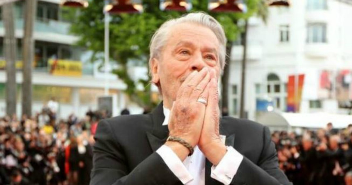 Alain Delon, l’attore 83enne ha avuto un ictus e un’emorragia celebrale. Ora è ricoverato in Svizzera
