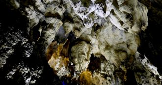 Copertina di Cuneo, speleologo francese intrappolato a 300 metri di profondità in una grotta del Marguareis. Sul posto il soccorso alpino