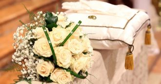 Copertina di Il testimone dello sposo picchia la sposa durante il ricevimento di nozze: coppia divorzia a poche ore dal matrimonio