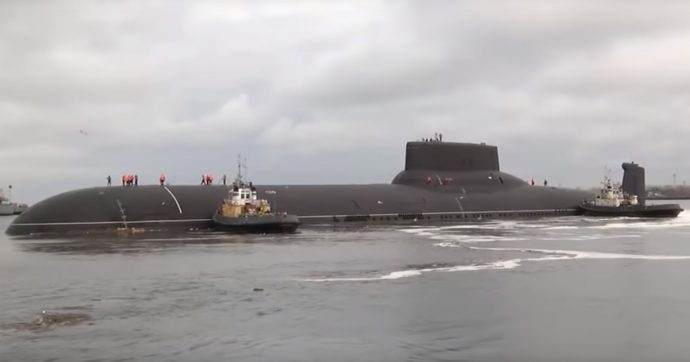 Russia, incendio nella base militare di sottomarini atomici: due morti. Autorità: “Temporaneo aumento radiazioni”