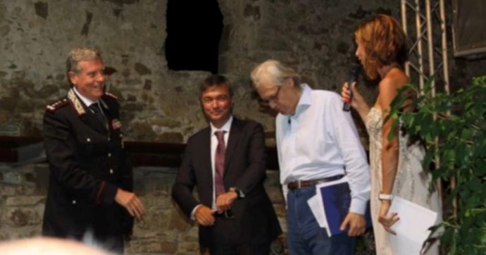 Sgarbi insultava i Carabinieri e poi premiava il generale