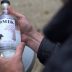Copertina di Nasconde la vodka nella borraccia: 15enne marchigiana in gita a Ostuni finisce in coma etilico
