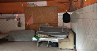 Copertina di Caporalato, decine di migranti in una masseria fatiscente con bagni all’aperto e brandine: polizia denuncia tre persone