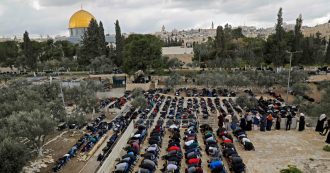 Copertina di Gerusalemme, scontri nella Spianata delle Moschee tra fedeli islamici e polizia: decine di civili feriti