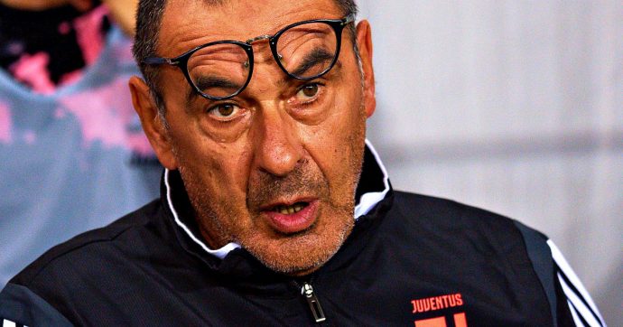 Juventus, Sarri non partecipa all’ultimo allenamento sul campo: “Ha la polmonite”. Tra 5 giorni la sfida di Serie A contro il Parma