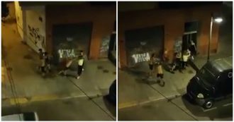 Copertina di Valencia, aggressione omofoba fuori da un locale: picchiati due ragazzi italiani. Le immagini