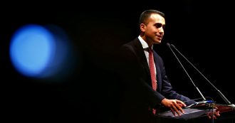 Di Maio all’assemblea M5s: “Via ministri Lega dal governo. Mattarella è l’unico che decide quando e se votare”