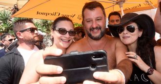 Copertina di La selfizzazione del politico Matteo spiaggiato con i fan
