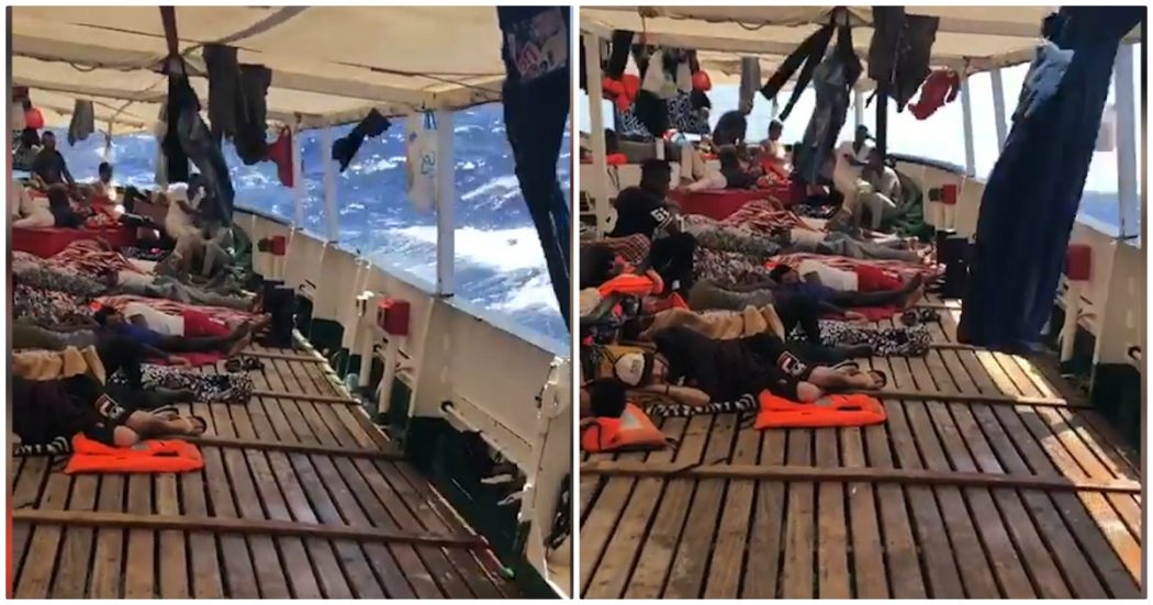 Migranti, onde alte e vento forte sulla nave di Open Arms: “Situazione drammatica”