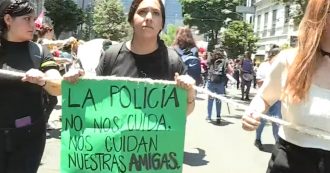 Copertina di Messico, 6 poliziotti accusati di aver stuprato due ragazze sono stati sospesi dopo le proteste di centinaia di donne