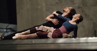 Copertina di Romeo e Giulietta all’Arena di Verona, il ballerino Sergei Polunin: “Un’occasione che mi riempie di gioia”. Il video delle prove