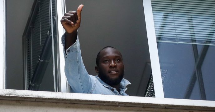 Copertina di Un’insalata per cena e a letto presto: Lukaku subito messo in riga da Conte