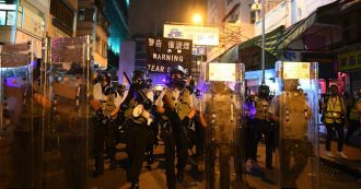 Copertina di Hong Kong, Trump chiede incontro a Xi Jinping per risolvere “rapidamente” la crisi. E la Cina invia truppe al confine