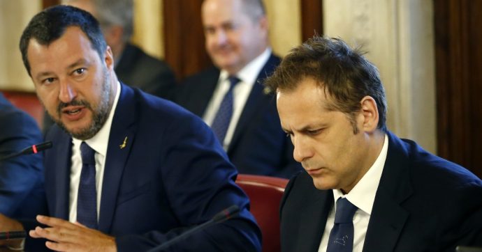 Crisi, M5s: “Salvini ha staccato la spina al governo e il Senato non può autorizzare il sequestro del computer di Siri”