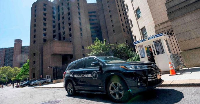 Le vittime fanno i conti: Epstein, prima causa civile