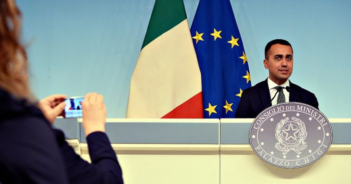 Crisi di governo, Di Maio chiude a una nuova alleanza con la Lega: “Salvini pronto a offrimi Palazzo Chigi? Fake news assurde”