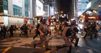 Copertina di Hong Kong, anche i professori scendono in piazza per l’11° weekend di protesta. E parte la contro manifestazione a favore di Pechino