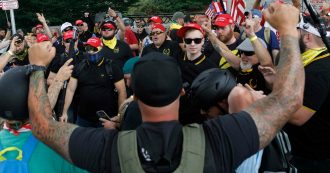 Copertina di Usa, a Portland la più grande dimostrazione di estrema destra nell’era Trump: scontri con gli antifascisti e 13 arresti