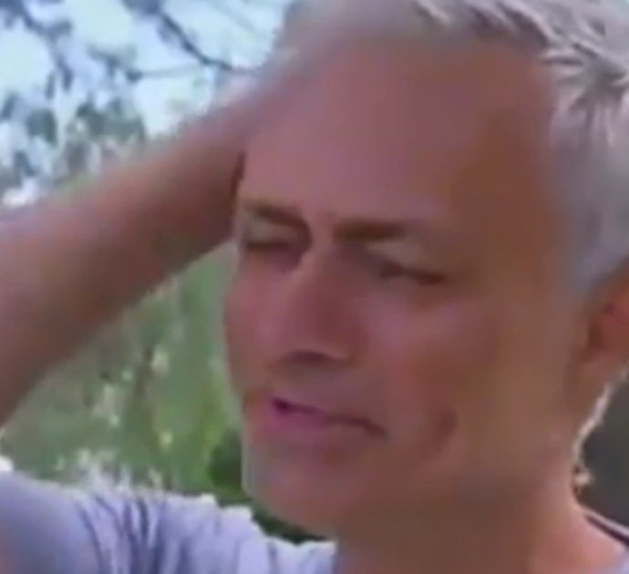 Josè Mourinho scoppia in lacrime durante l’intervista in tv: “Mi manca il calcio”