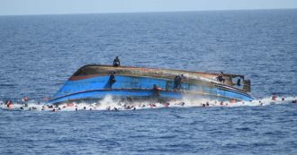 Copertina di Migranti, barcone con 53 persone si rovescia davanti alle coste tunisine: almeno 39 vittime. “Soprattutto donne e bambini”