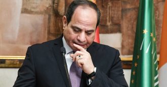 Egitto, al-Sisi punta allo stato d’emergenza permanente con 3 nuove leggi: più potere ai militari, coprifuoco e bavaglio ai media