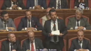 Copertina di Crisi di governo, Salvini: “Rifarei tutto, chi ha paura del voto non è un uomo libero”