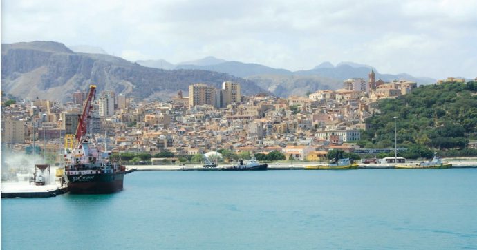 Sicilia contro il Principato: “Giù le mani dalla sabbia”