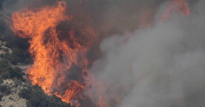 Amazzonia, record di incendi: 72mila nel 2019, incremento dell’84%. Ambientalisti: “Colpa della politica di Bolsonaro”