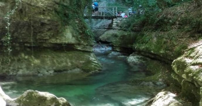 Copertina di Un gioiello per pochi: la valle dell’Orfento