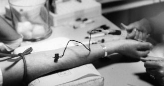 Copertina di Coronavirus, nel Lazio calano le donazioni di sangue: “Stiamo rimanendo senza, così non si può operare. I prelievi avvengono in sicurezza”