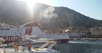 Copertina di Non solo grandi navi: al Giglio il gas di scarico dei traghetti è un pugno nell’occhio
