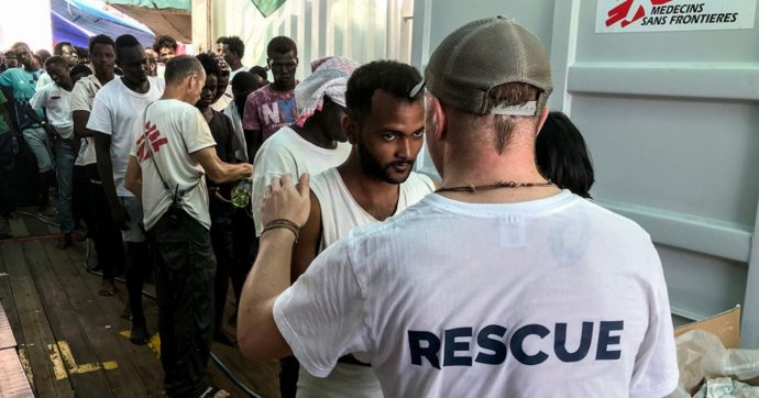 Ocean Viking, giorno numero tredici .Altri 356 migranti attendono un porto