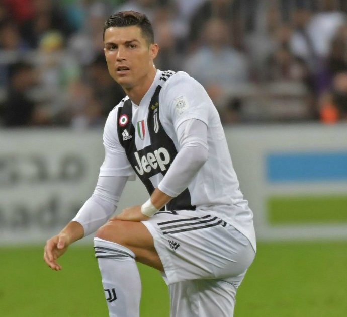 Cristiano Ronaldo: “Due ragazze mi regalavano panini al McDonald’s, vorrei rincontrarle”. Pistocchi su Twitter: “Maria De Filippi pensaci tu”