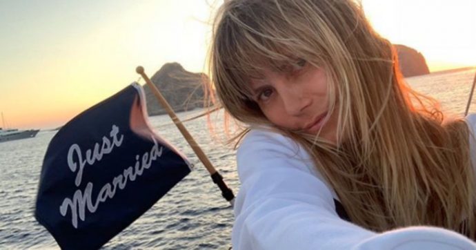 Heidi Klum, la ex modella posta una foto sexy e arrivano gli insulti: “Copriti nonna”, “Crisi di mezza età?” Heidi Klum, la ex modella posta una foto sexy e arrivano gli insulti: “Copriti nonna”, “Crisi di mezza età?”