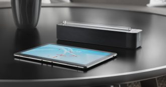 Copertina di Lenovo SmartTab P10, la nostra prova dell’ibrido tablet / smart display che offre accesso ai servizi di Alexa