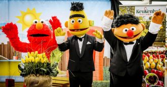 Copertina di “Sesame Street”: i 50 anni dell’“altra” scuola americana