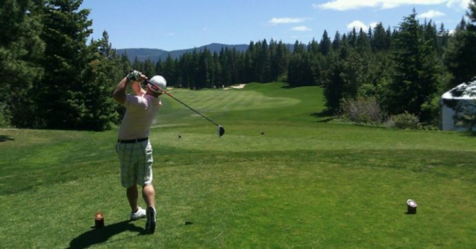 Golf, Tour Championship bloccato: un fulmine si abbatte sul campo da gioco Golf, Tour Championship bloccato: un fulmine si abbatte sul campo da gioco