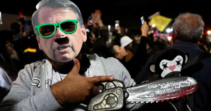 Tusk: “Se il governo Bolsonaro consente la distruzione salta accordo Ue-Mercosur”