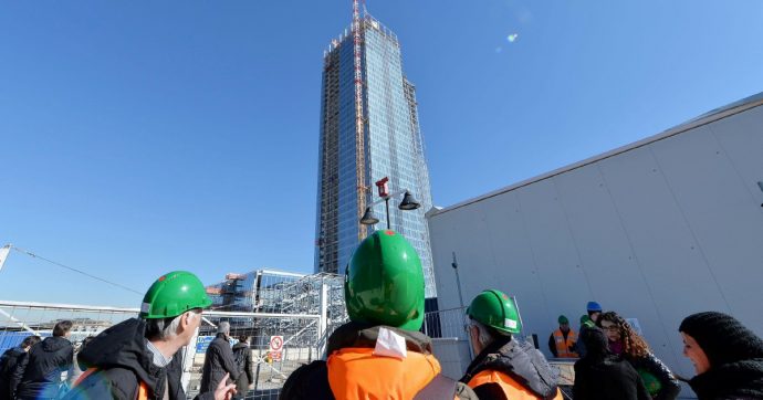 Il grattacielo infinito adesso non piace più alla nuova Regione