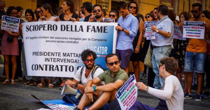 Reddito, quattro navigator della Campania in sciopero della fame contro De Luca: “Non firma convenzione per farci lavorare”