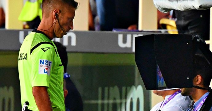 Arbitri e Var, anno nuovo vecchi errori: l’uso della tecnologia è sempre discrezionale, le regole sono pure peggiorate