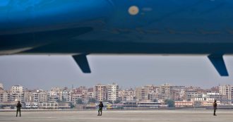 Copertina di Cairo, atterraggio di emergenza per volo diretto a Napoli: a bordo 122 passeggeri italiani