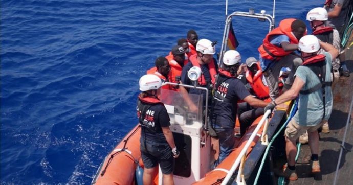 Porti chiusi a un’altra nave. I ministri M5S col Viminale