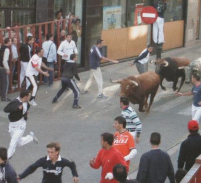 Segovia, uomo muore incornato da un toro durante la festa degli Encierros