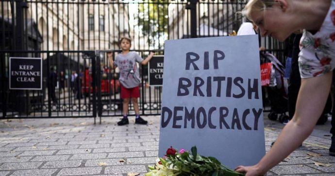 Johnson vuole tappare la bocca al Parlamento