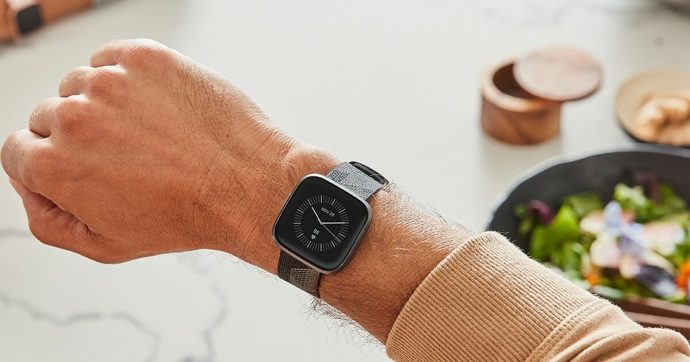 Fitbit Versa 2 è il nuovo smartwatch da 200 euro che supporta Spotify e Amazon Alexa