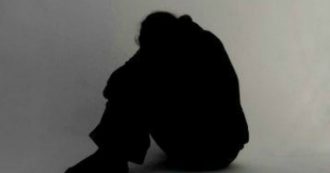 Copertina di Brindisi, 16enne arrestato per abusi sessuali ai danni di alcuni bambini di dodici anni. Minacciava di picchiarli se avessero raccontato