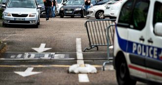 Copertina di Francia, un morto e nove feriti nella banlieue di Lione: un aggressore fermato, l’altro ricercato